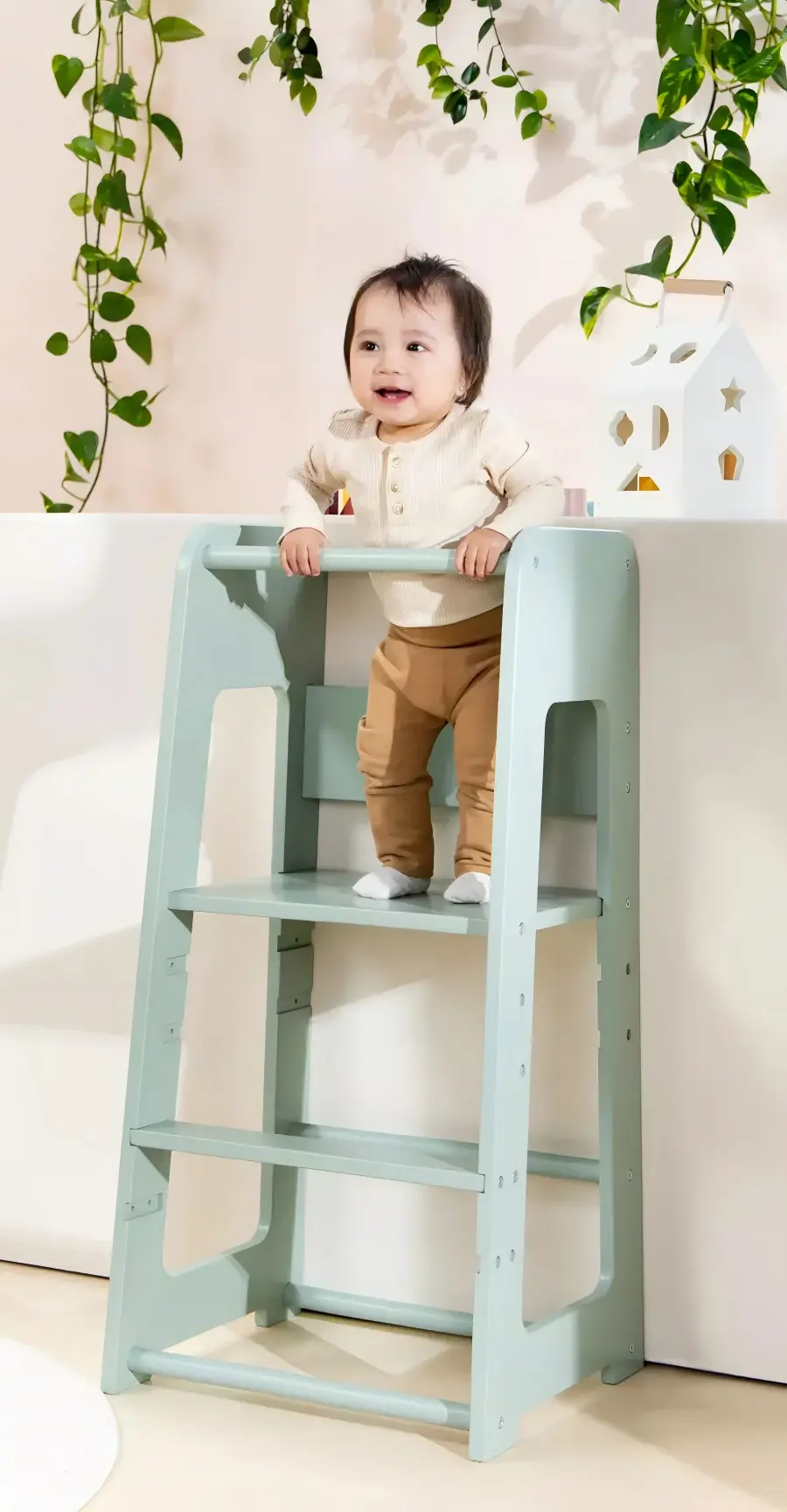 Adjustable wooden learning tower with three height-adjustable platform positions
